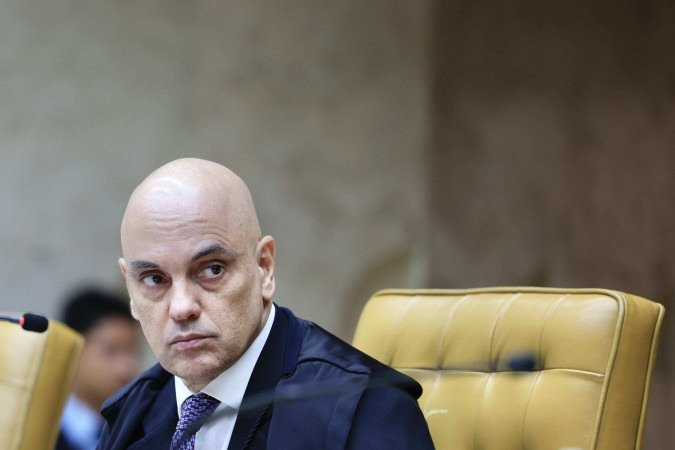 Moraes atendeu ao pedido da PF, endossado pela PGR, que viu risco de Bolsonaro fugir do Brasil para não ser preso, caso seja condenado - (crédito: Fellipe Sampaio/SCO/STF) Moraes atendeu ao pedido da PF, endossado pela PGR, que viu risco de Bolsonaro fugir do Brasil para não ser preso, caso seja condenado - (crédito: Fellipe Sampaio/SCO/STF)