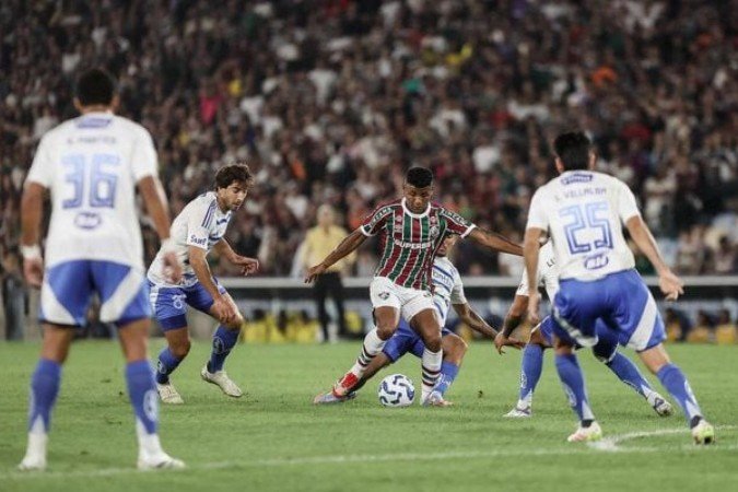 Arquibancada do Maracanã ficou mais escura em virtude da iluminação -  (crédito: Foto: Lucas Merçon/Fluminense)