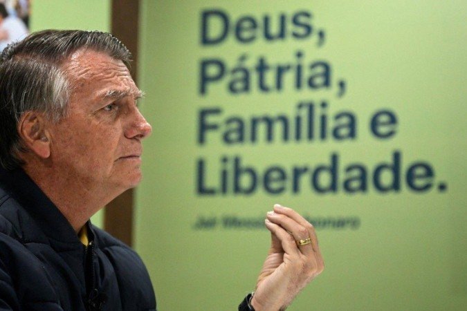 'Grande dia' x 'preso político': as reações às medidas contra Bolsonaro - (crédito: Reprodução/X) 'Grande dia' x 'preso político': as reações às medidas contra Bolsonaro - (crédito: Reprodução/X)