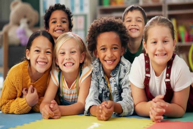 Amizades na infância estimulam a cooperação e ajudam na construção da identidade das crianças (Imagem: PeopleImages.com - Yuri A | Shutterstock) -  (crédito: EdiCase)