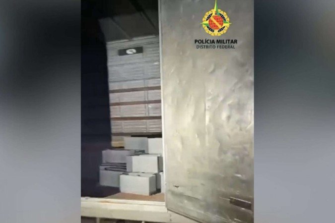 PMDF prende cinco homens por furto de materiais de construção em obra pública no Recanto das Emas -  (crédito: PMDF/Divulgação)