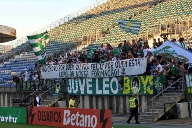 Torcida do Sporting protesta contra Gyökeres - (crédito: Foto: divulgação internet) Torcida do Sporting protesta contra Gyökeres - (crédito: Foto: divulgação internet)