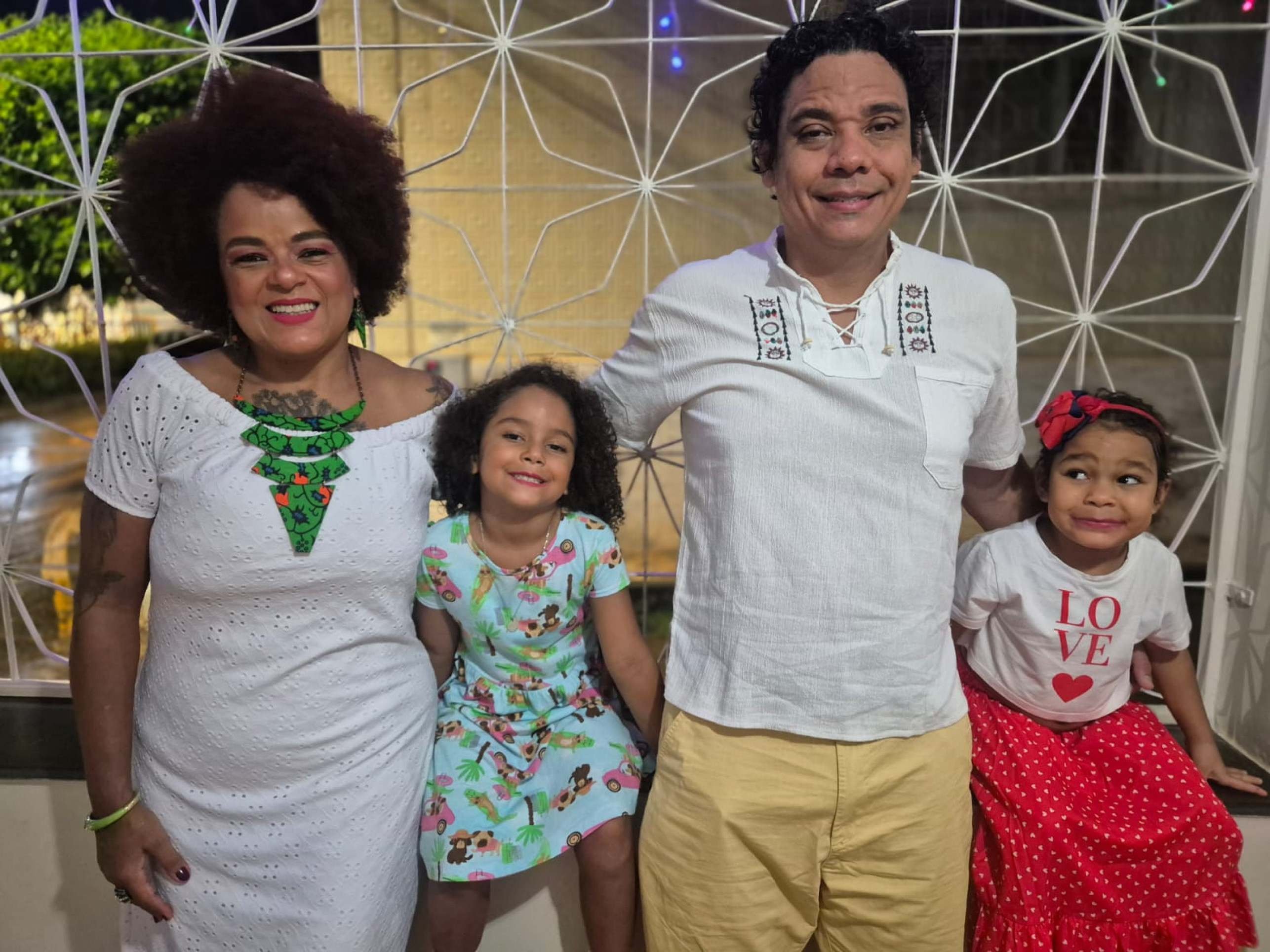 Leonor Costa e Marcos Francisco com as filhas, Naomi e Safyra