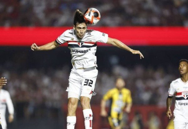 FERRARESI - Boa partida, sendo importante na segura exibição defensiva do São Paulo. NOTA 7,0. Foto: Divulgação/São Paulo