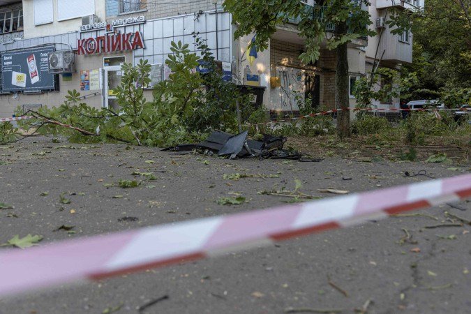 Esta fotografia mostra os destroços de um ataque russo em Odessa em 19 de julho de 2025       -  (crédito: Oleksandr GIMANOV/AFP)