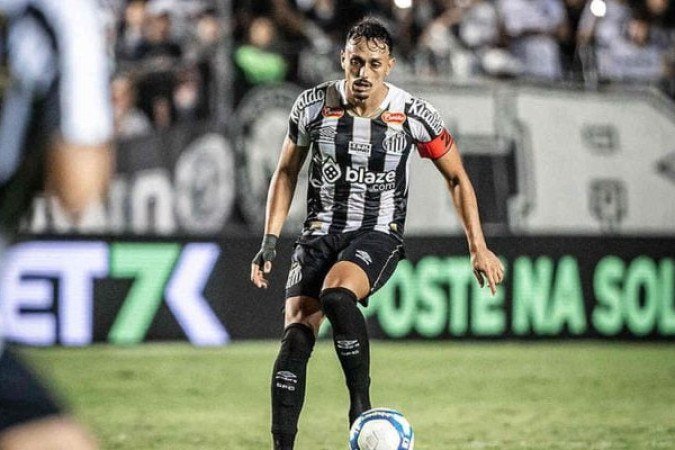 PITUCA - Fez um jogo fraco, dando espaços para os criadores do Mirassol construírem boas jogadas e quase nada fez na criação. Saiu no intervalo. NOTA 4,0. Foto:  Raul Baretta/ Santos