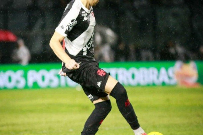 HUGO MOURA - Outro alvo de críticas da torcida, chegou a marcar um gol no primeiro tempo - anulado pela arbitragem, porém. Obrigou Tiago Volpi a trabalhar no segundo tempo. NOTA 6,5. Foto: Matheus Lima / Vasco