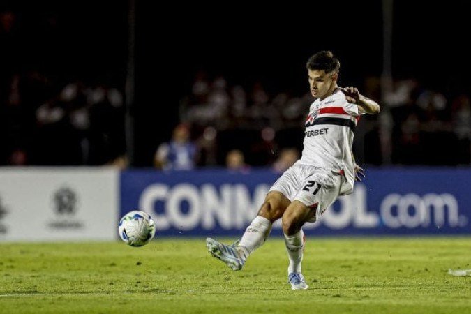 BOBADILLA - Combateu bastante no meio-campo, dando pouco espaço ao Corinthians. NOTA 7,5. Foto: Rubens Chiri / Saopaulofc.net
