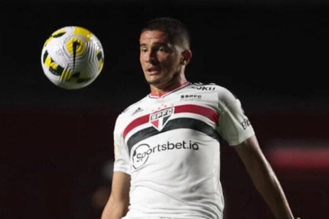 PABLO MAIA - Entrou para ajudar na marcação e no controle do meio-campo. Não comprometeu. NOTA 6,5. Foto: Paulo Pinto / saopaulofc.net