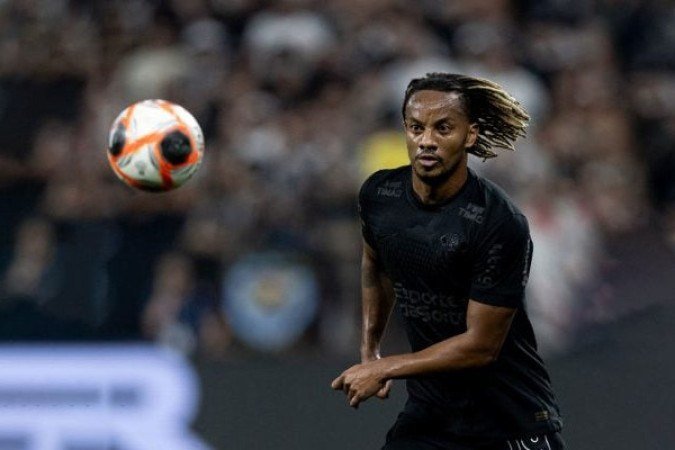 CARRILLO - O triatleta da noite. Corre, pedala e NADA! Perdeu a chance do contra-ataque porque tentou impor uma correria infutífera 