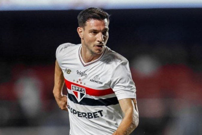CEDRIC SOARES - Fez uma boa atuação pelo lado direito, conseguindo associações com os companheiros próximos. Pecou nos cruzamentos e finalizações, porém. NOTA 7,0. Foto: Divulgação São Paulo