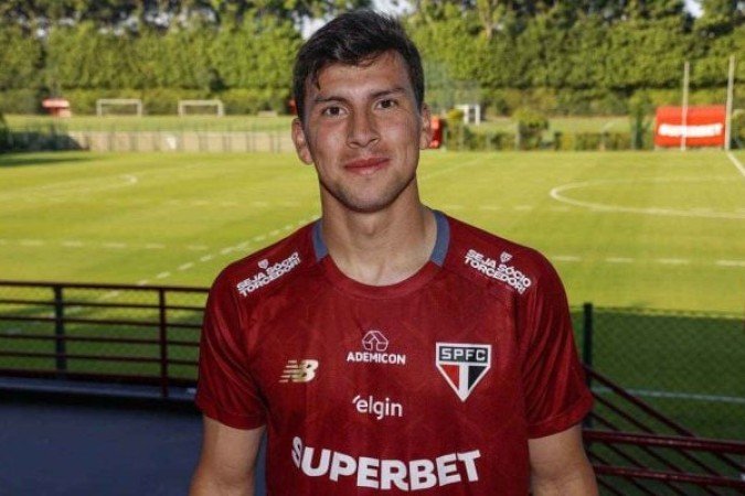 TAPIA - Estreou neste sábado e teve duas oportunidades, errando ambas. Em uma delas, porém, foi fominha, já que Ferreira estava livre no meio da área. NOTA 5,5. Foto: Rubens Chiri / São Paulo FC