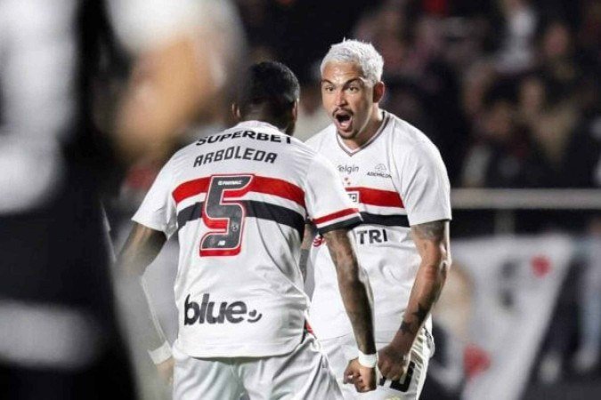 Com show de Luciano, São Paulo bate o Corinthians e se afasta do Z-4 -  (crédito: Foto: Paulo Pinto/ SPFC)