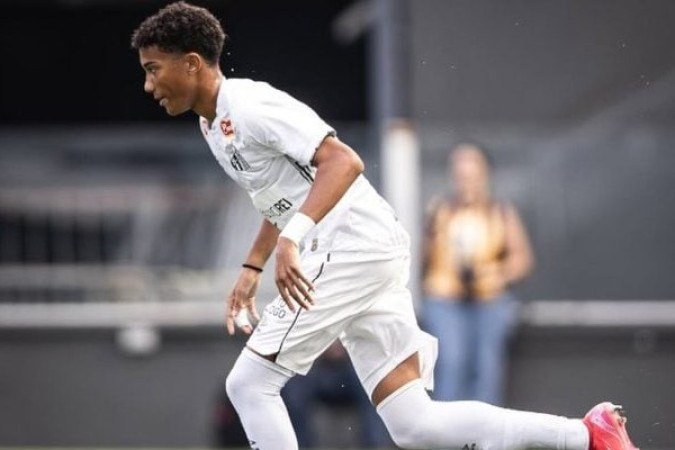 ROBINHO JR - Substituiu Barreal aos 29 da etapa final. Uma pedalada ao estilo do pai e nada mais. NOTA 5,0. Foto: Divulgação/Santos FC