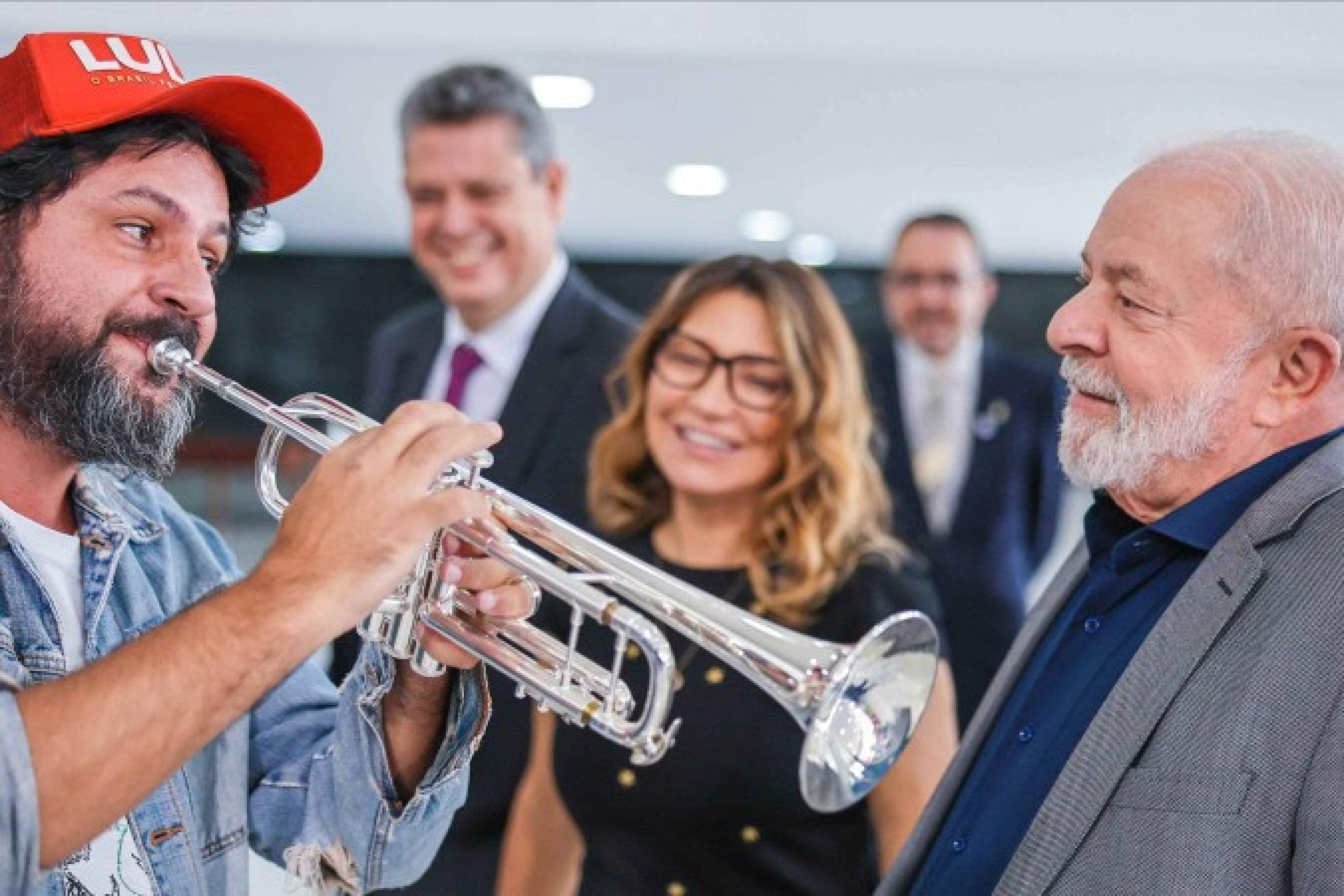 O trompetista que atormenta Bolsonaro