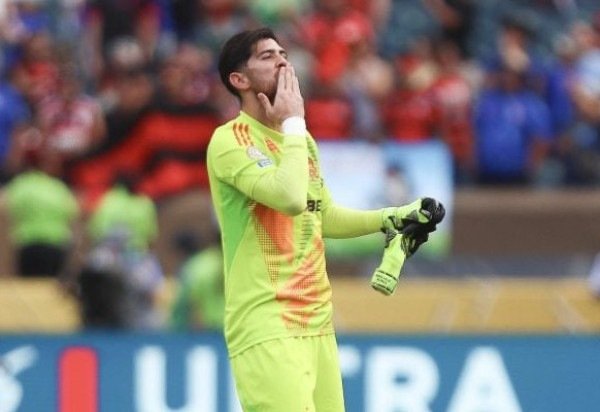 ROSSI - Não fez defesa difícil no jogo. O Flu pouco assustou.  NOTA 6,0. Foto: Gilvan de Souza/Flamengo