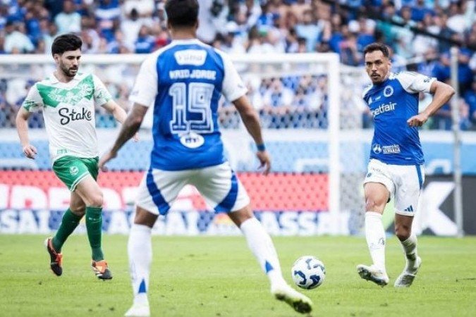 JUVENTUDE – Eduardo Tencati armou um ferrolho que durou até os 35 do primeiro tempo. Depois disso, o que se viu foi um Juventude vacilante na defesa e frágil no meio de campo e no ataque. No fim, muita luta — e só. E nova goleada: Cruzeiro 4 a 0. NOTA: 4,0. FOTO: Gustavo Aleixo/Cruzeiro