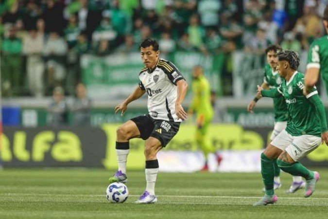 ALAN FRANCO - Foi a única peça do meio de campo que conseguiu se salvar. Foi quem mais apareceu em campo, acertou mais de 30 passes e também teve um bom desempenho no setor defensivo. Nota; 6 - Foto: Pedro Souza/Atlético MG