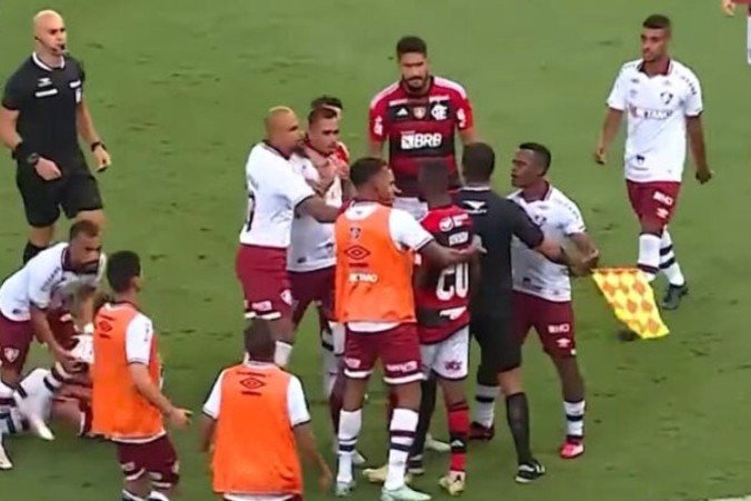 Fla-Flu, tradicionalmente, é um clássico sempre muito quente -  (crédito: Foto: Reprodução TV)