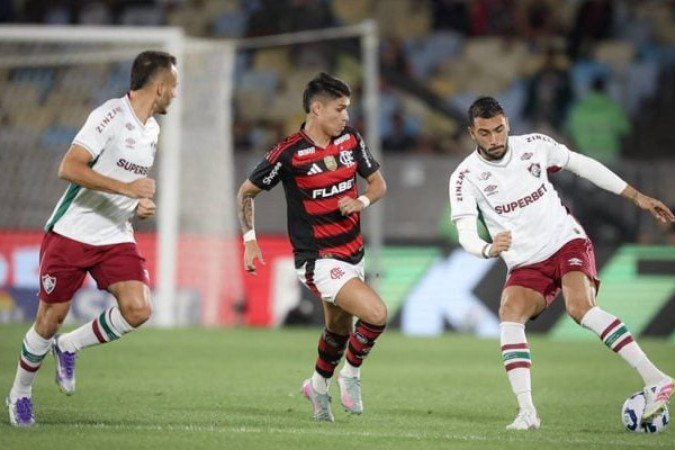 FREYTES - Foi bem nas ações defensivas, com alto índice de cortes. Errou muitos passes e perdeu um elevado número de bolas. NOTA: 5,5 - Foto: Marcelo Gonçalves/Fluminense