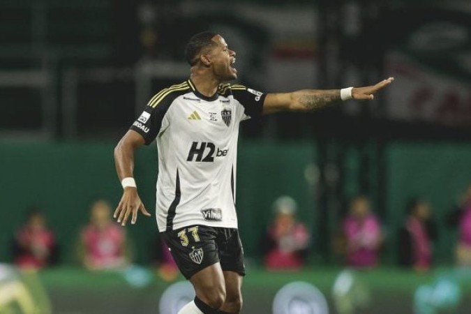 JÚNIOR SANTOS - Ainda não conseguiu mostrar seu diferencial no Galo. Entrou na segunda etapa, até apareceu bastante, mas pouco conseguiu criar pelo setor direito e no ataque alvinegro. Nota: 4,5 - Foto: Pedro Souza/Atlético MG