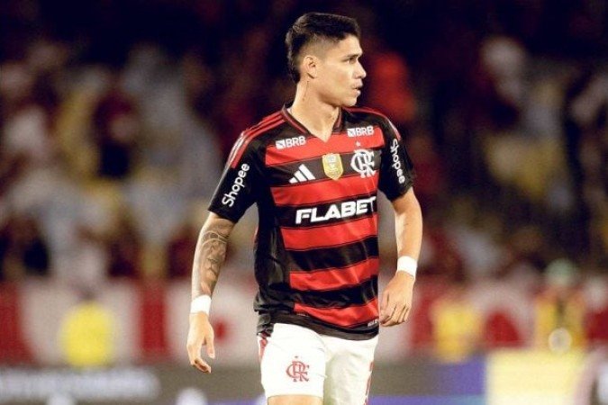 LUIZ ARAÚJO – Manteve a intensidade, mas estava inoperante no primeiro tempo. Cruzamentos sem sucesso algum e pouca infiltração. De bom, a ajuda à defesa. Na etapa final, quando passou a jogar pela esquerda, cresceu. E cobrou o escanteio que terminou com o gol de Pedro. NOTA: 6,0.Foto: Adriano Fontes/Flamengo