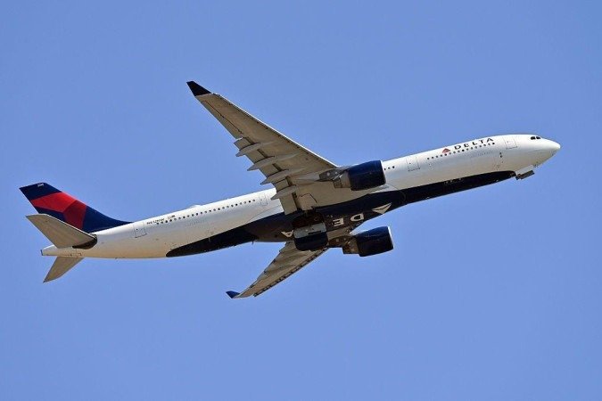 Avião de passageiros faz 'manobra agressiva' para evitar colisão com bombardeiro B-52 nos EUA - (crédito: BBC Geral) Avião de passageiros faz 'manobra agressiva' para evitar colisão com bombardeiro B-52 nos EUA - (crédito: BBC Geral)