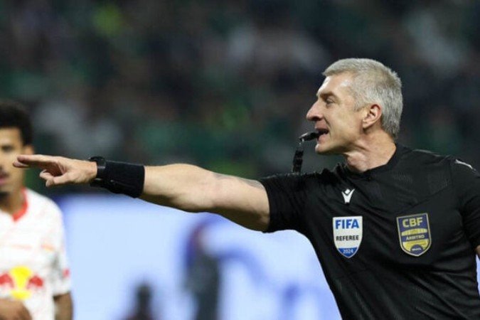 Árbitro sofre críticas por atuação no clássico paulista - (crédito: Foto: Cesar Greco/Palmeiras) Árbitro sofre críticas por atuação no clássico paulista - (crédito: Foto: Cesar Greco/Palmeiras)