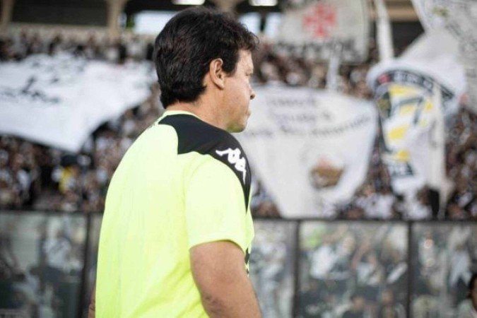 ?? exceção de Piton, suspenso, Vasco deve repetir escalação