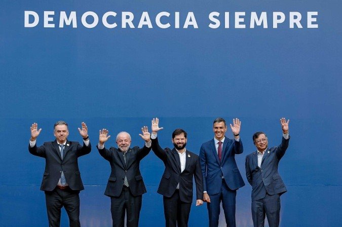 Presidente da República, Luiz Inácio Lula da Silva, durante Fotografia oficial no Palácio de La Moneda, em Santiago -  (crédito:  Ricardo Stuckert / PR)