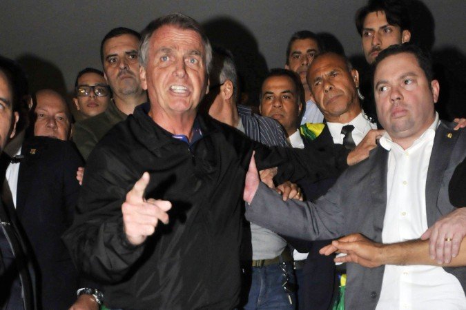 No caso de Bolsonaro, uma das condições estabelecidas pela justiça foi a proibição do uso de redes sociais - (crédito: Minervino Júnior/CB) No caso de Bolsonaro, uma das condições estabelecidas pela justiça foi a proibição do uso de redes sociais - (crédito: Minervino Júnior/CB)