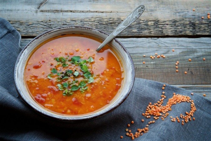 Sopa de lentilha vermelha (Imagem: Anna Puzatykh | Shutterstock) - (crédito: EdiCase) Sopa de lentilha vermelha (Imagem: Anna Puzatykh | Shutterstock) - (crédito: EdiCase)