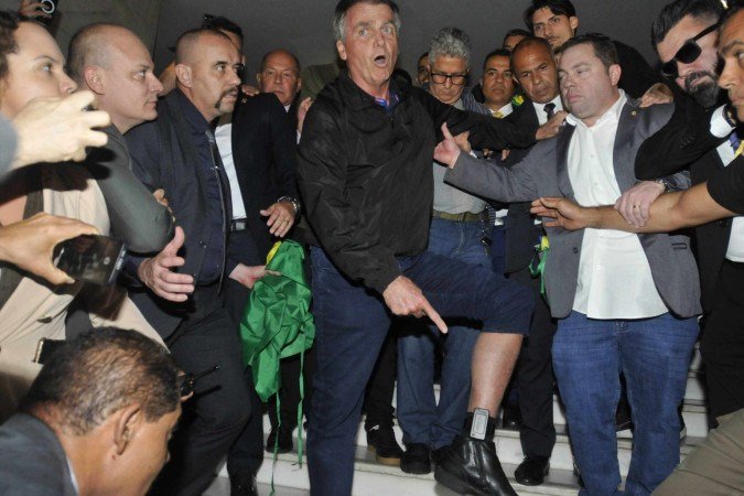 Jair Bolsonaro exibe tornozeleira eletrônica após reuniões no Congresso Nacional - (crédito: Minervino Jr/CB/D.A Press)
