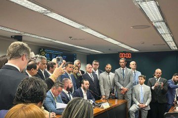 Em coletiva de imprensa realizada nesta terça-feira (22/7), oposição acusa o comando da Casa de cercear o trabalho legislativo - (crédito: Danandra Rocha/CB/DA.Press) Em coletiva de imprensa realizada nesta terça-feira (22/7), oposição acusa o comando da Casa de cercear o trabalho legislativo - (crédito: Danandra Rocha/CB/DA.Press)