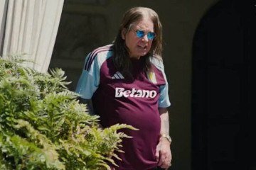 Ozzy Osbourne amava carros, mas tirou carteira aos 61 anos após 19 reprovações