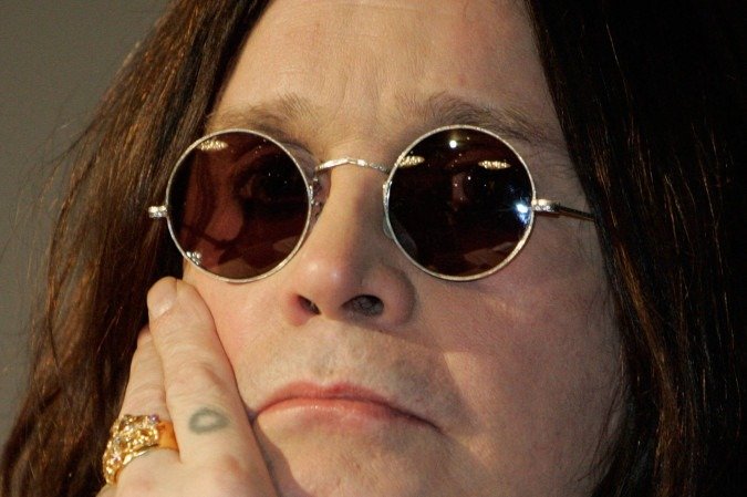 (FILES) Former Black Sabbath member, British hard rock musician Ozzy Osbourne, during a press conference in Los Angeles on February 6, 2007. Ozzy Osbourne, the frontman of heavy metal group Black Sabbath, died on July 22, 2025 at the age of 76, his family announced in a statement. "He was with his family and surrounded by love. We ask everyone to respect our family privacy at this time," the statement added. (Photo by HECTOR MATA / AFP FILES / AFP) - (crédito: HECTOR MATA / AFP FILES / AFP) (FILES) Former Black Sabbath member, British hard rock musician Ozzy Osbourne, during a press conference in Los Angeles on February 6, 2007. Ozzy Osbourne, the frontman of heavy metal group Black Sabbath, died on July 22, 2025 at the age of 76, his family announced in a statement. "He was with his family and surrounded by love. We ask everyone to respect our family privacy at this time," the statement added. (Photo by HECTOR MATA / AFP FILES / AFP) - (crédito: HECTOR MATA / AFP FILES / AFP)