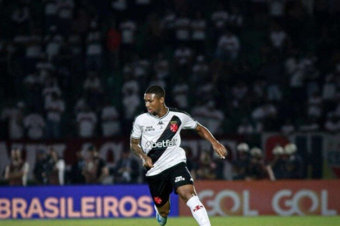 LEANDRINHO - O lateral teve uma boa oportunidade para fazer seu primeiro jogo desde o seu retorno. Apareceu bem no campo de ataque, mas não conseguiu ser efetivo em chances criadas. Nota: 5,5 - Foto: Matheus Lima/Vasco