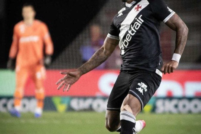 DAVID - Foi a peça do setor ofensivo que teve menos destaque. Apareceu no pouco no jogo, não teve tantas chances no ataque e conseguiu se destacar ao auxiliar na marcação pressão. Nota: 5 - Foto: Matheus Lima/Vasco