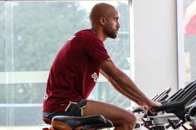 Lucas Moura deve ficar até o dia 6 de agosto em recuperação -  (crédito: Erico Leonan / São Paulo FC)