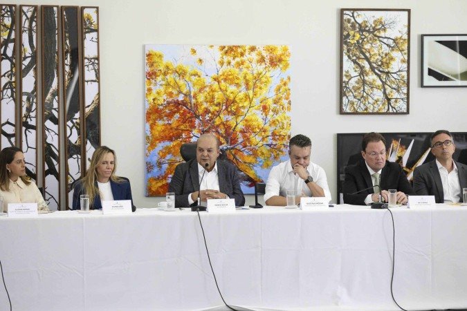 Ibaneis Rocha reuniu nesta segunda-feira (21/7), secretários de Estado e presidentes de empresas do Distrito Federal - (crédito: Divulgação: Agência Brasília) Ibaneis Rocha reuniu nesta segunda-feira (21/7), secretários de Estado e presidentes de empresas do Distrito Federal - (crédito: Divulgação: Agência Brasília)