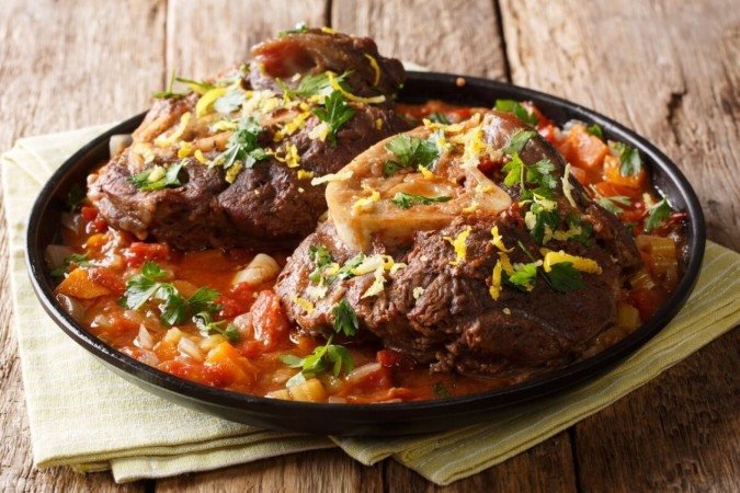 Ossobuco com molho de tomate (Imagem: AS Foodstudio | Shutterstock) -  (crédito: EdiCase)