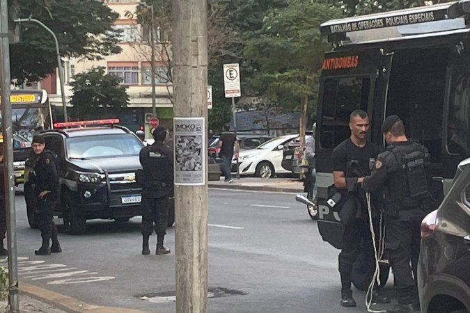 Imóvel foi evacuado durante os trabalhos dos militares - (crédito: SJPMG/Divulgação) Imóvel foi evacuado durante os trabalhos dos militares - (crédito: SJPMG/Divulgação)