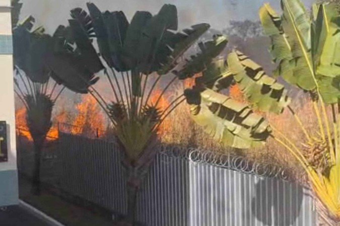 Incêndio atingiu 10.000 m² na 911 Norte. -  (crédito: Instagram Asa Norte Brasília)