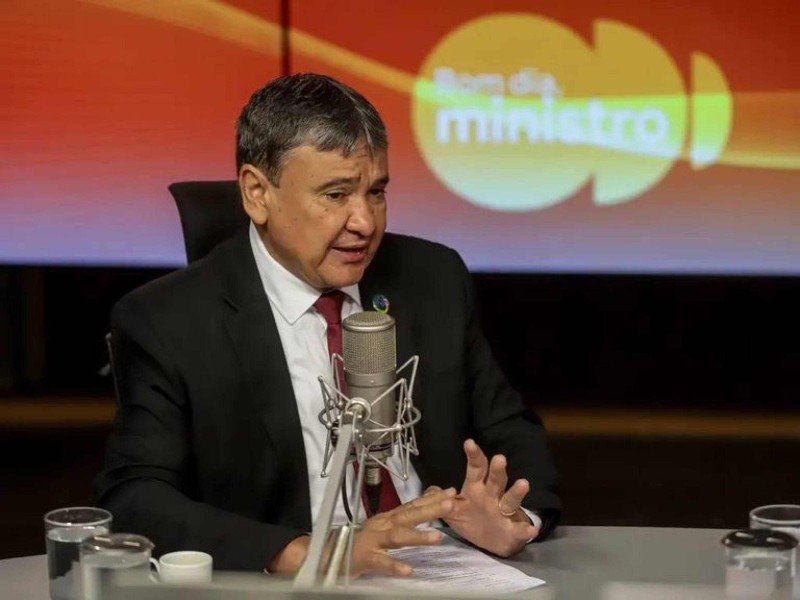 Quase 1 milhão de pessoas deixaram o Bolsa Família em julho após sair da pobreza, diz ministro