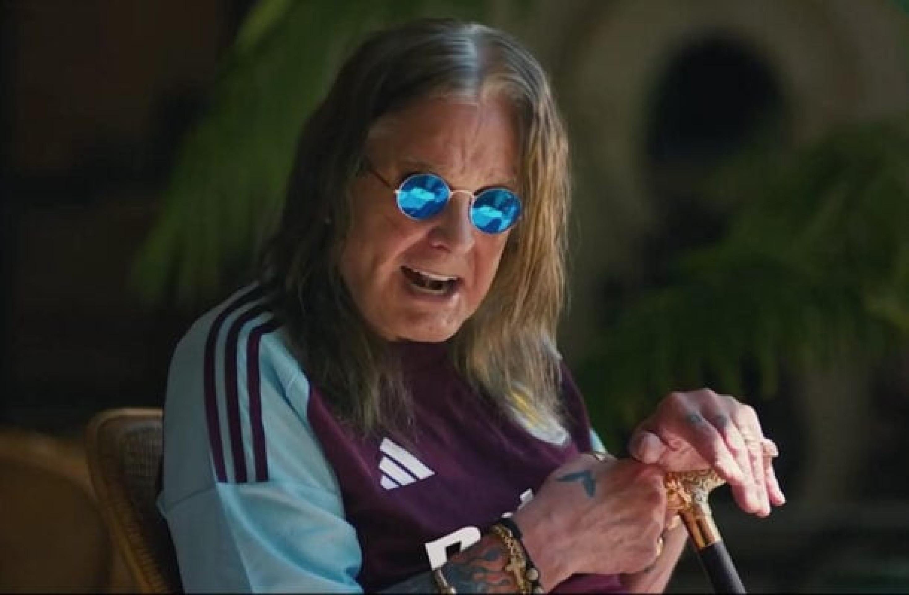 Aston Villa homenageia Ozzy Osbourne após morte do ídolo do rock