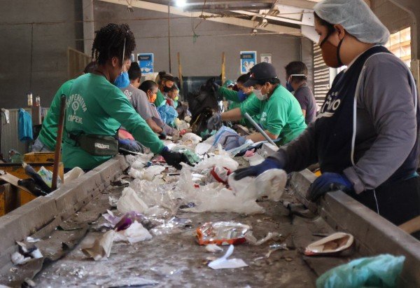  Bruna Gaston CB/DA Press