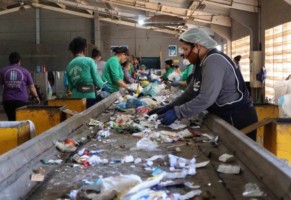  Bruna Gaston CB/DA Press