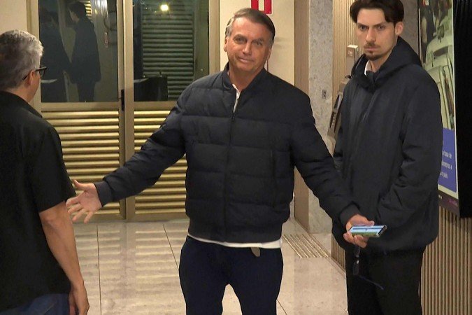 Nos 12 meses analisados, Bolsonaro recebeu R$ 19,2 milhões provenientes de 1,2 milhão de transações via Pix - (crédito: AFP) Nos 12 meses analisados, Bolsonaro recebeu R$ 19,2 milhões provenientes de 1,2 milhão de transações via Pix - (crédito: AFP)