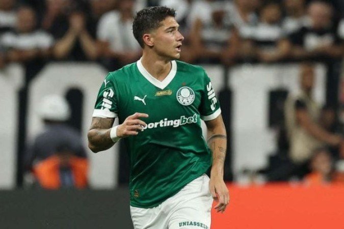 EMILIANO MARTÍNEZ- Entrou com a missão de fechar o meio-campo e ajudar a segurar a vitória. Cumpriu o papel tático sem brilho, mas com a eficiência que o momento pedia. NOTA: 6,0. Cesar Greco/Palmeiras