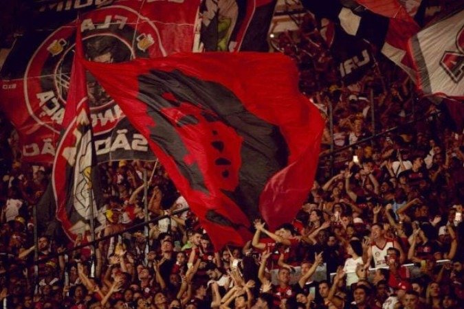 Prefeitura vai assumir a retirada dos dutos existentes no terreno do Gasômetro, onde o Flamengo planeja construir seu novo estádio -  (crédito: Foto: Adriano Fontes / CRF)